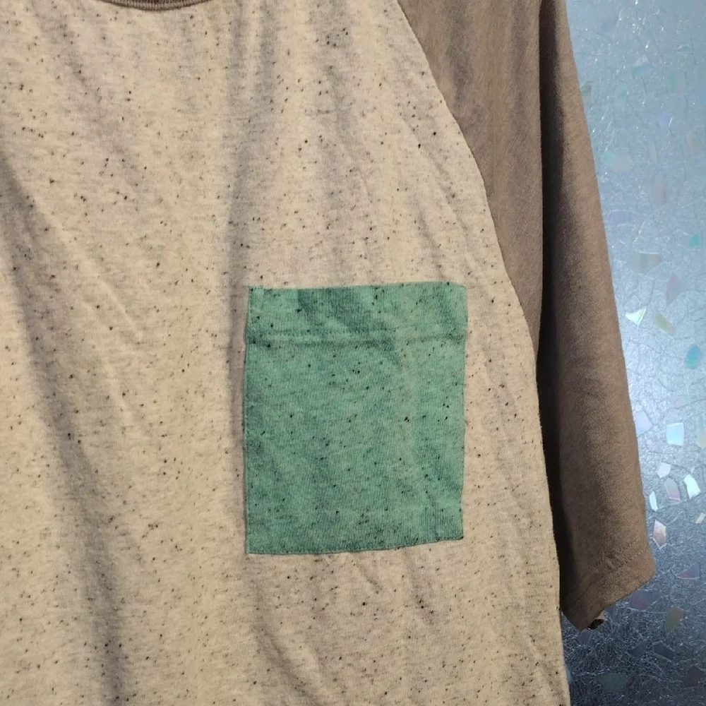 Carbon Gray and Green Short Sleeve Tee - Picture 5 of 14